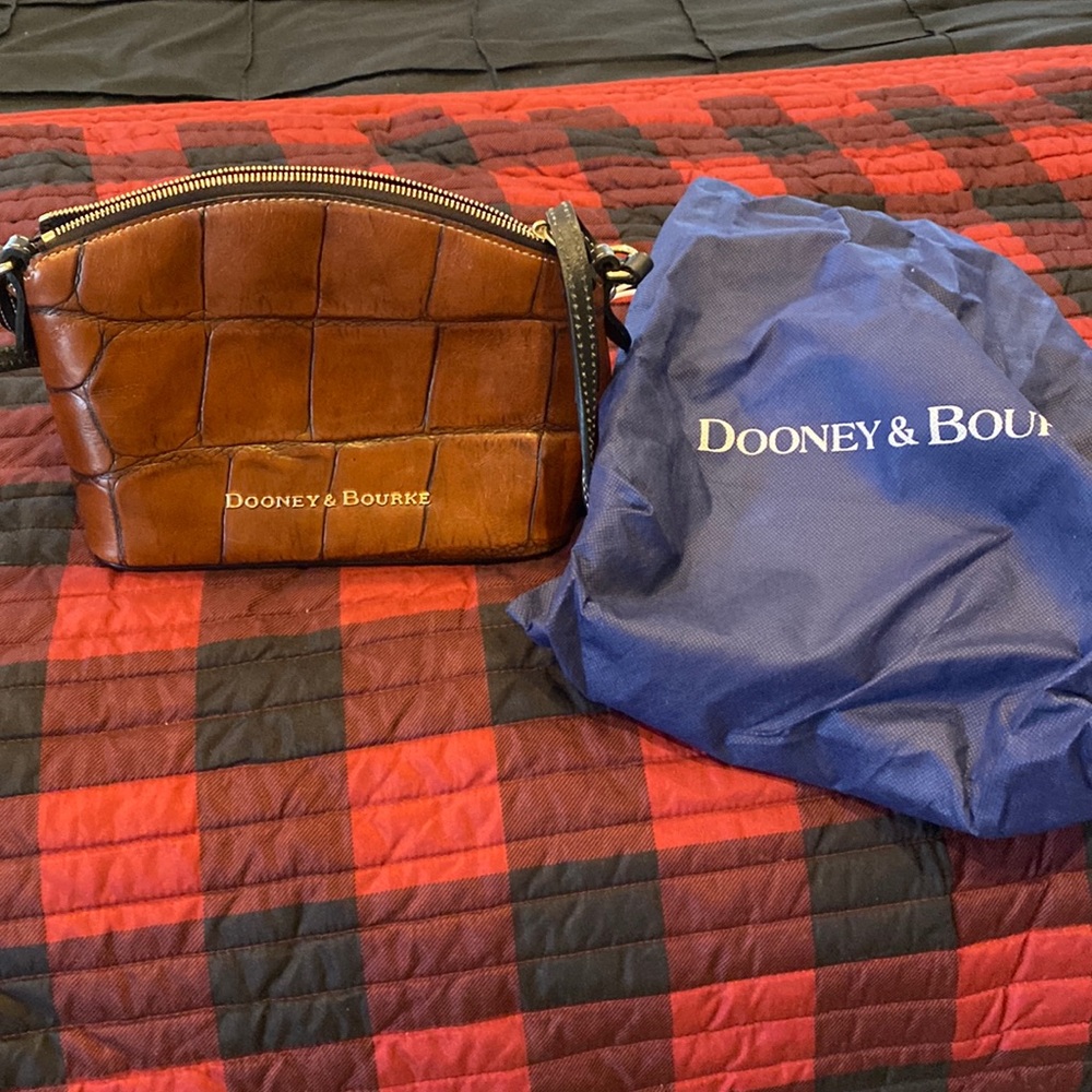 Dooney and bourke crossbody bag.